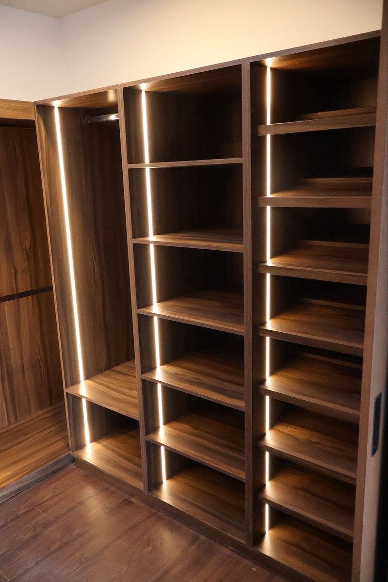 Vestidor de recámara principal, foto 7 de 18