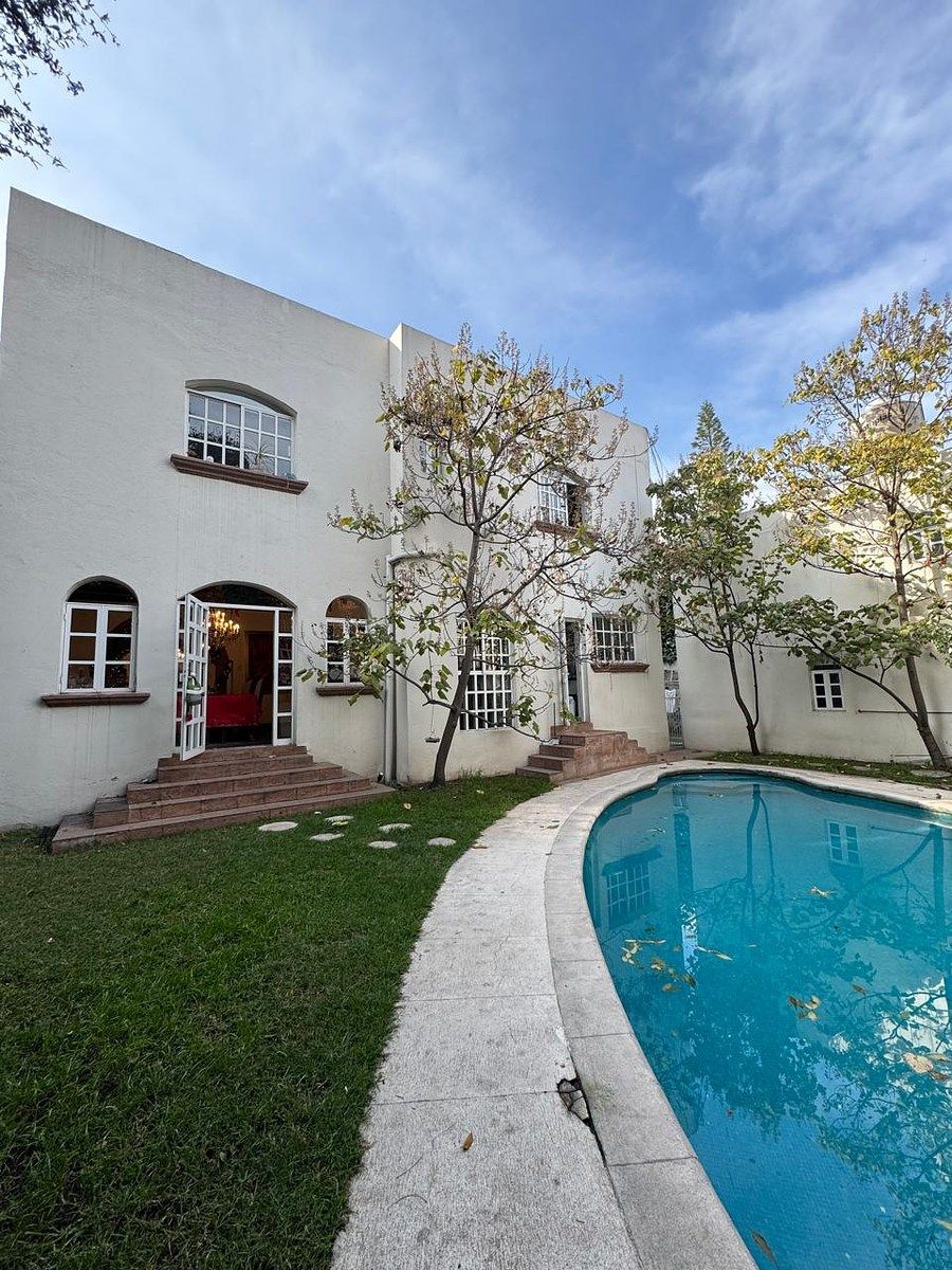 Residencia de Lujo: Espacio, Confort y Autonomía Total, foto 1 de 13