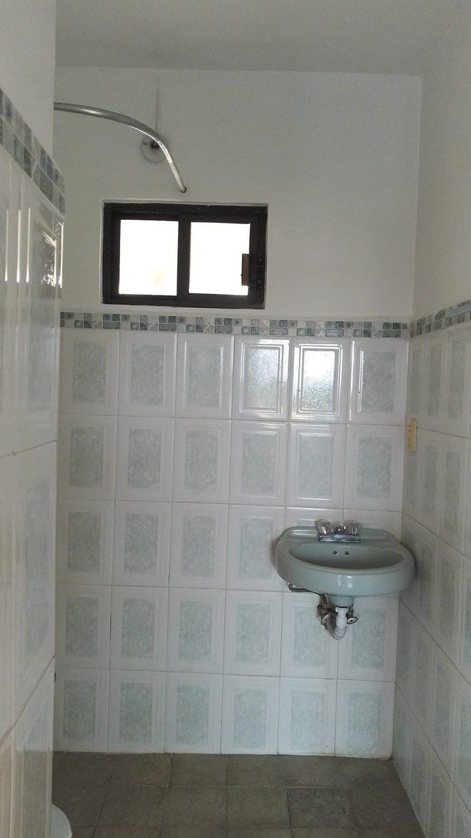 BAÑO, photo 6 of 12