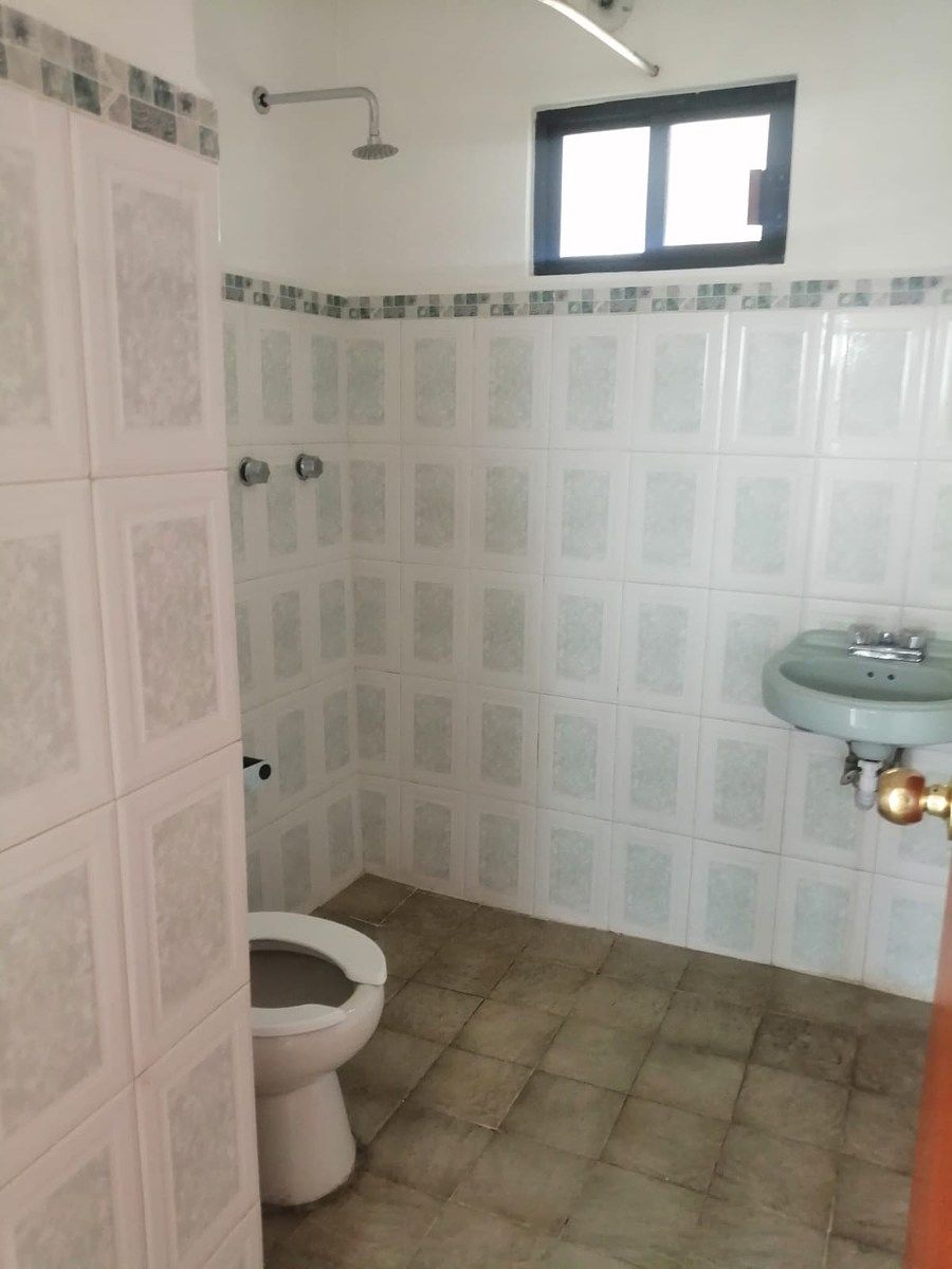 BAÑO, photo 7 of 12