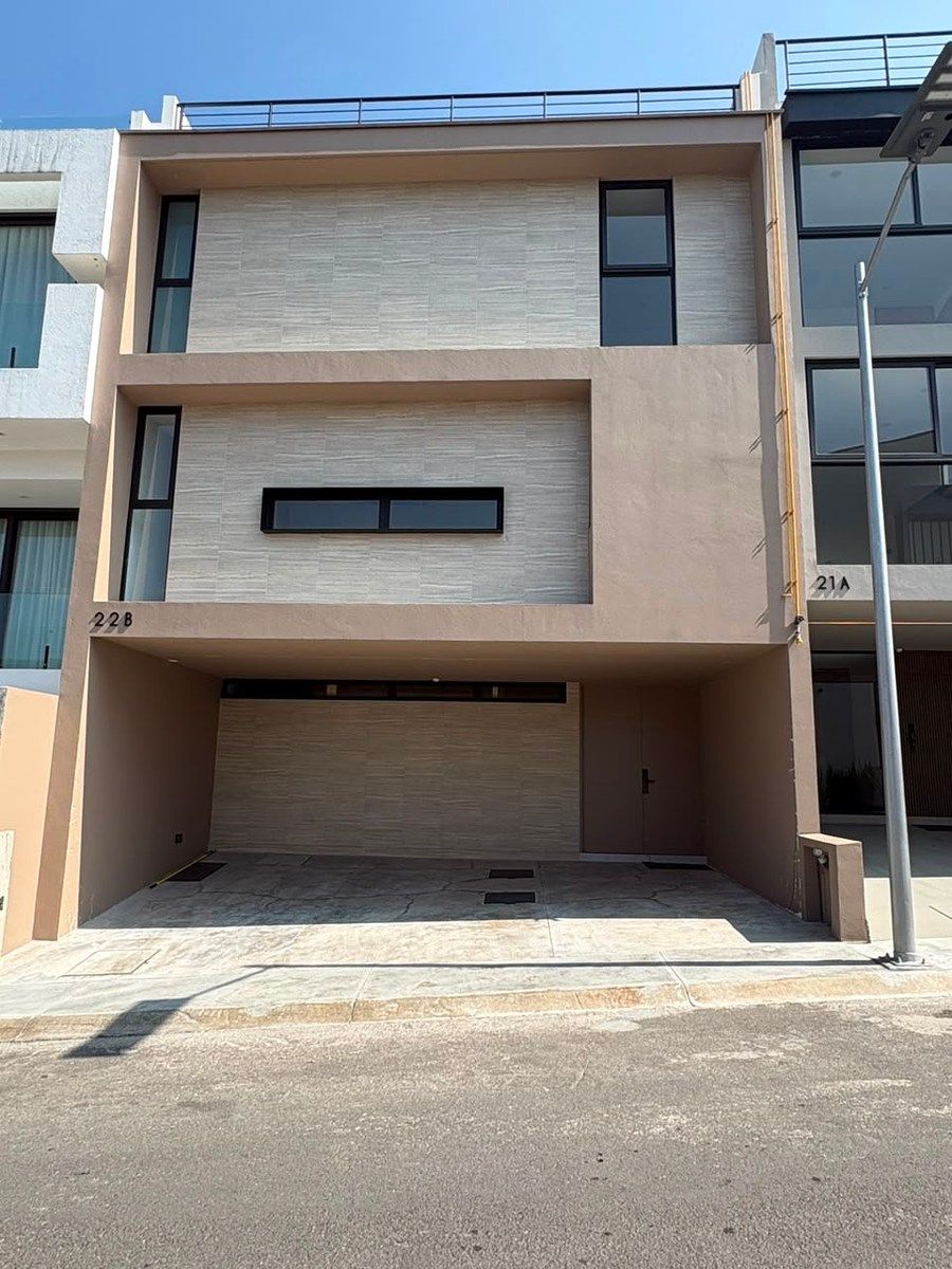 Casa à venda no Lago Esmeralda, foto 1 de 47