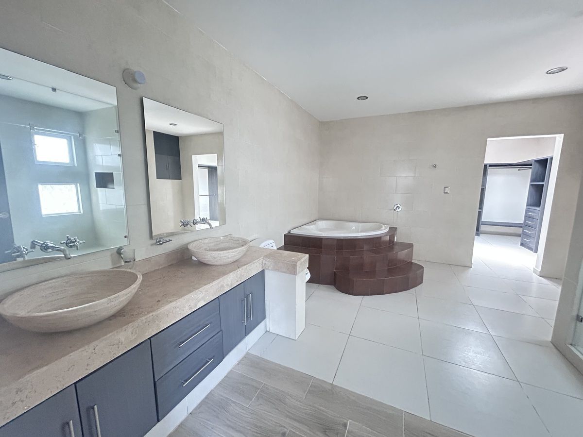 Baño principal, photo 12 of 20