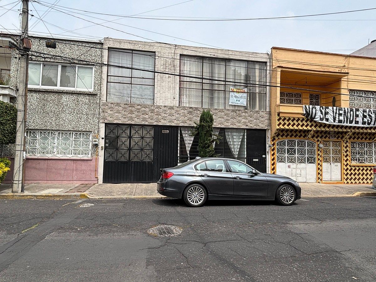 VENDA DE CASA DUPLEX COM ENTRADAS INDEPENDENTES, foto 1 de 23
