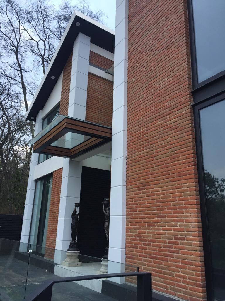 Residencia contemporánea de lujo con vista, jardín, terraza, calefacción en piso, foto 1 de 32