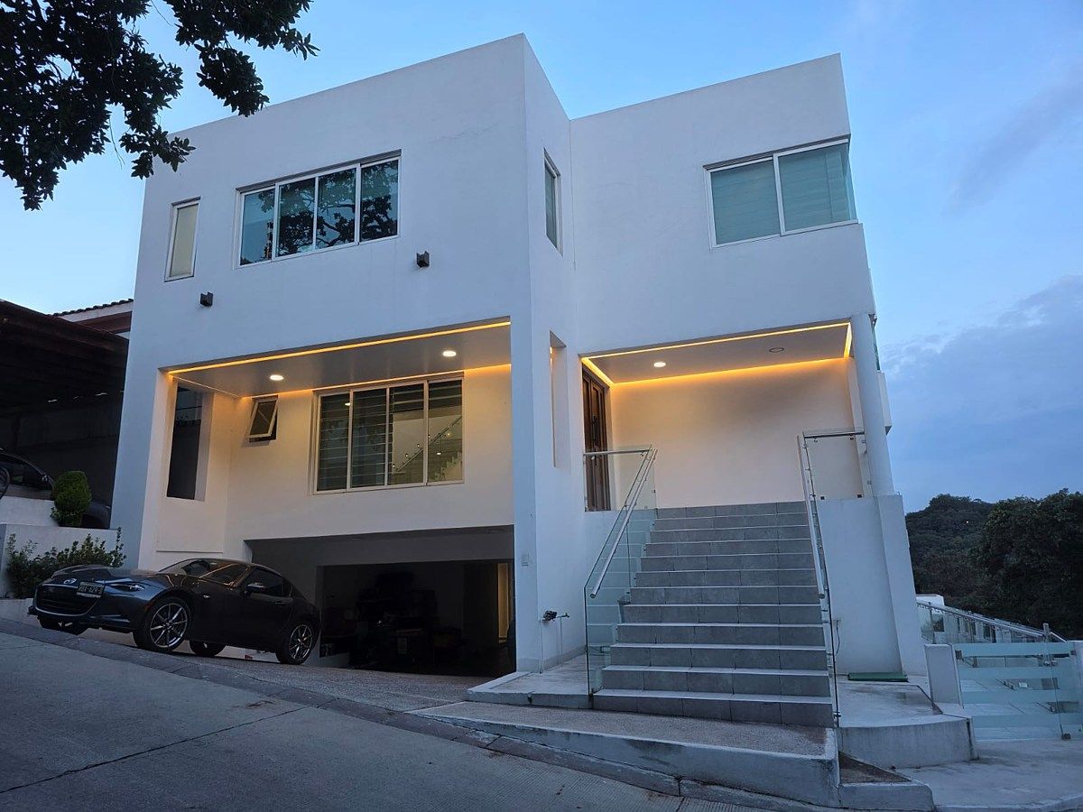 House in Gated Community in Bosque Esmeralda, Atizapán de Zaragoza, photo 2 of 30