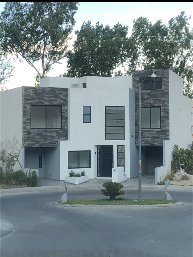 House for sale with spacious areas (Bosque Real), photo 1 of 23