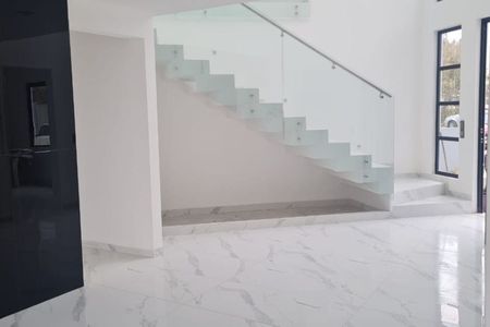 House for sale with spacious areas (Bosque Real)