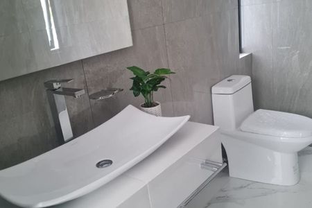 House for sale with spacious areas (Bosque Real)
