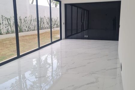House for sale with spacious areas (Bosque Real)