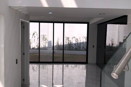 House for sale with spacious areas (Bosque Real)