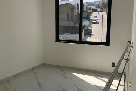 House for sale with spacious areas (Bosque Real)