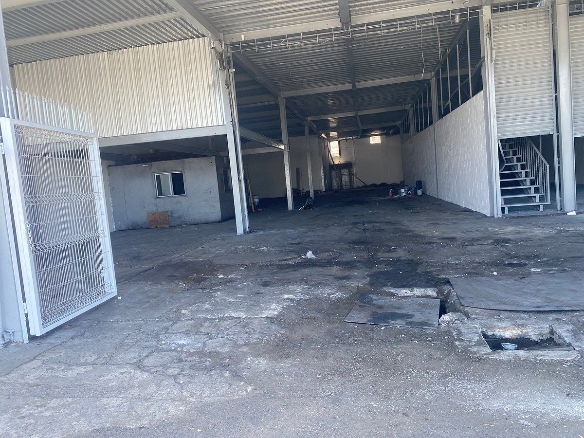 Commercial warehouse rental, photo 1 of 12