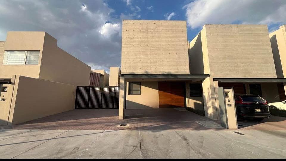 ZAKIA HOUSE 4 PARKING SPACES, photo 1 of 11
