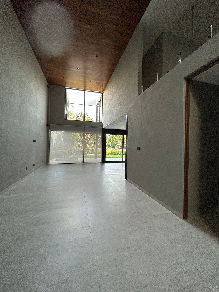 Sala y recibidor con doble altura, foto 9 de 36