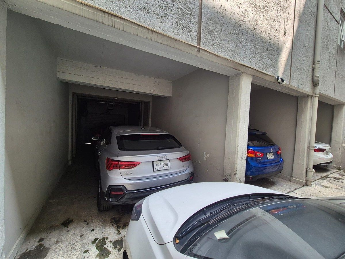 ESTACIONAMIENTO, foto 15 de 31