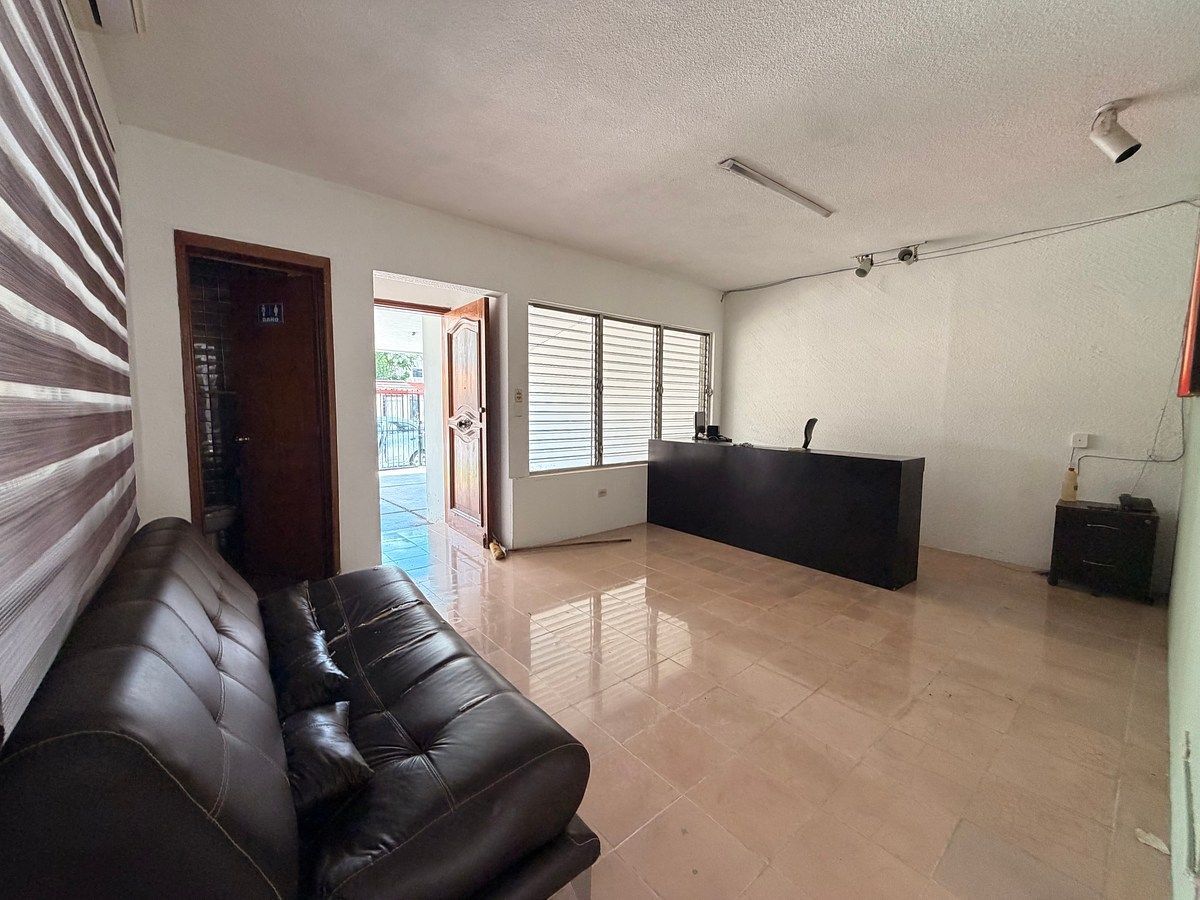 Offices for rent one block from Itzimná Avenue, photo 1 of 21