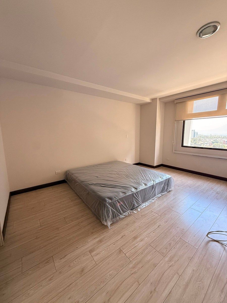 Apartamento zona 10, Proximo a Zona Pradera - Image 2
