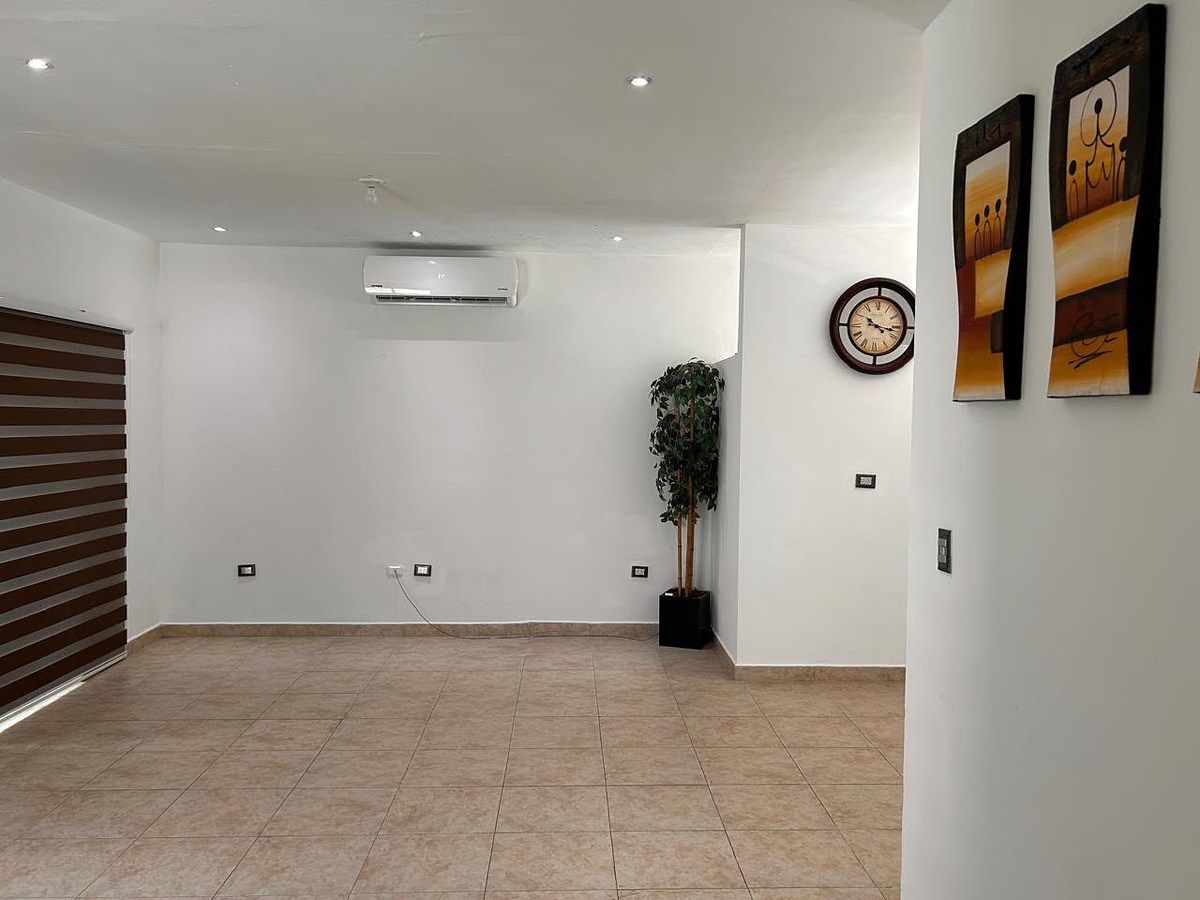 Casa en El Yerbaniz, Santiago, foto 3 de 16