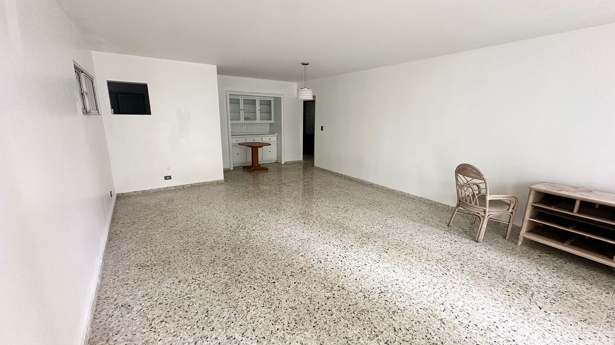 Alquilo apartamento clásico en Piantini, foto 1 de 11