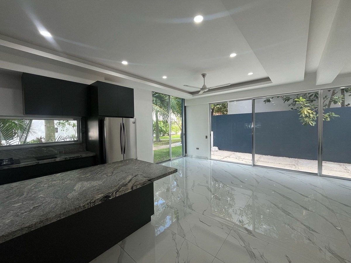 VENDA DE CASA RESIDENCIAL ARBOLADA CANCUN R$5.200.000 3 NÍVEIS TETO SOLAR, foto 1 de 11