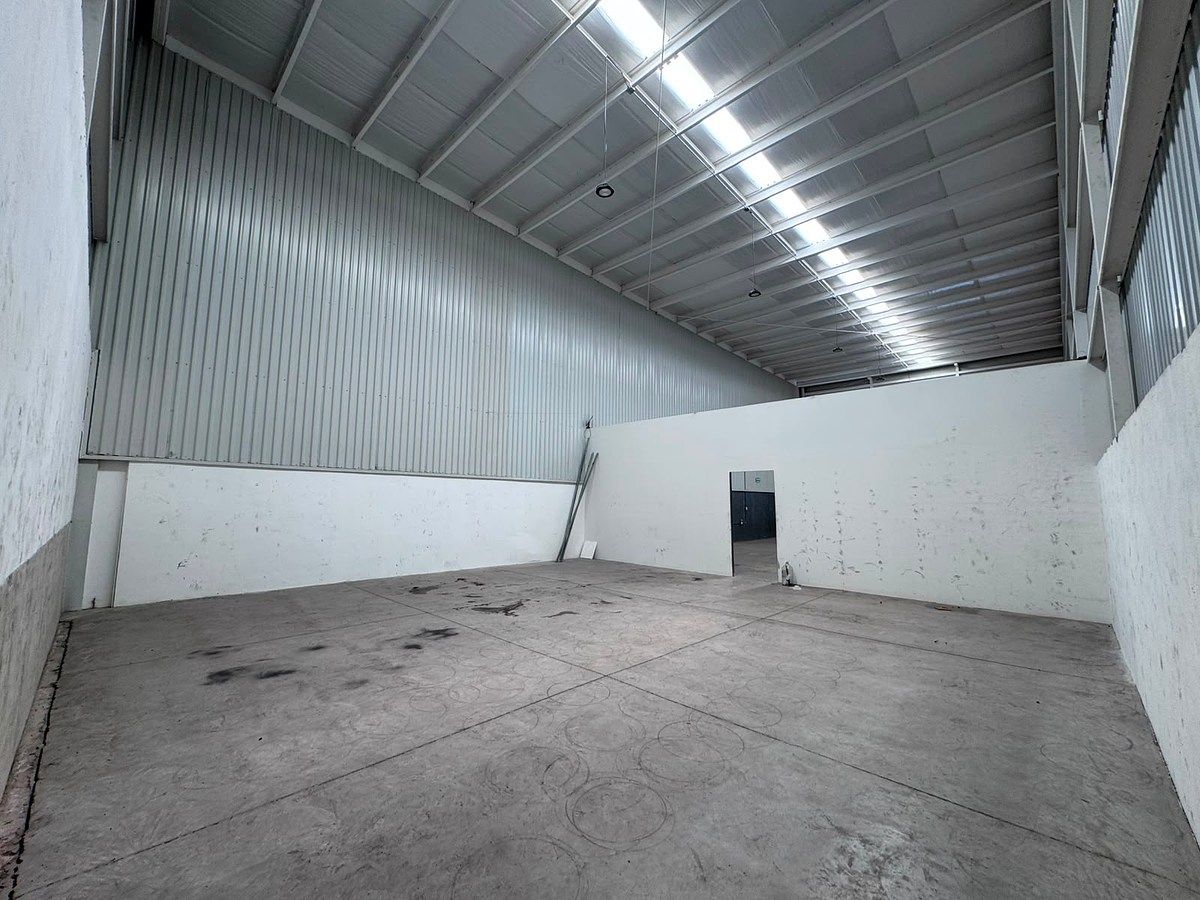 Industrial Warehouse in Los Olvera, Corregidora, photo 4 of 13