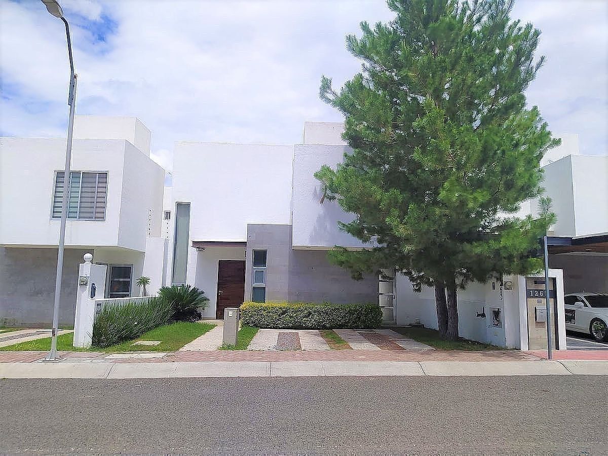 Espectacular casa en Condesa Juriquilla! Opción a 4 recámaras, 1 en PB, foto 1 de 24