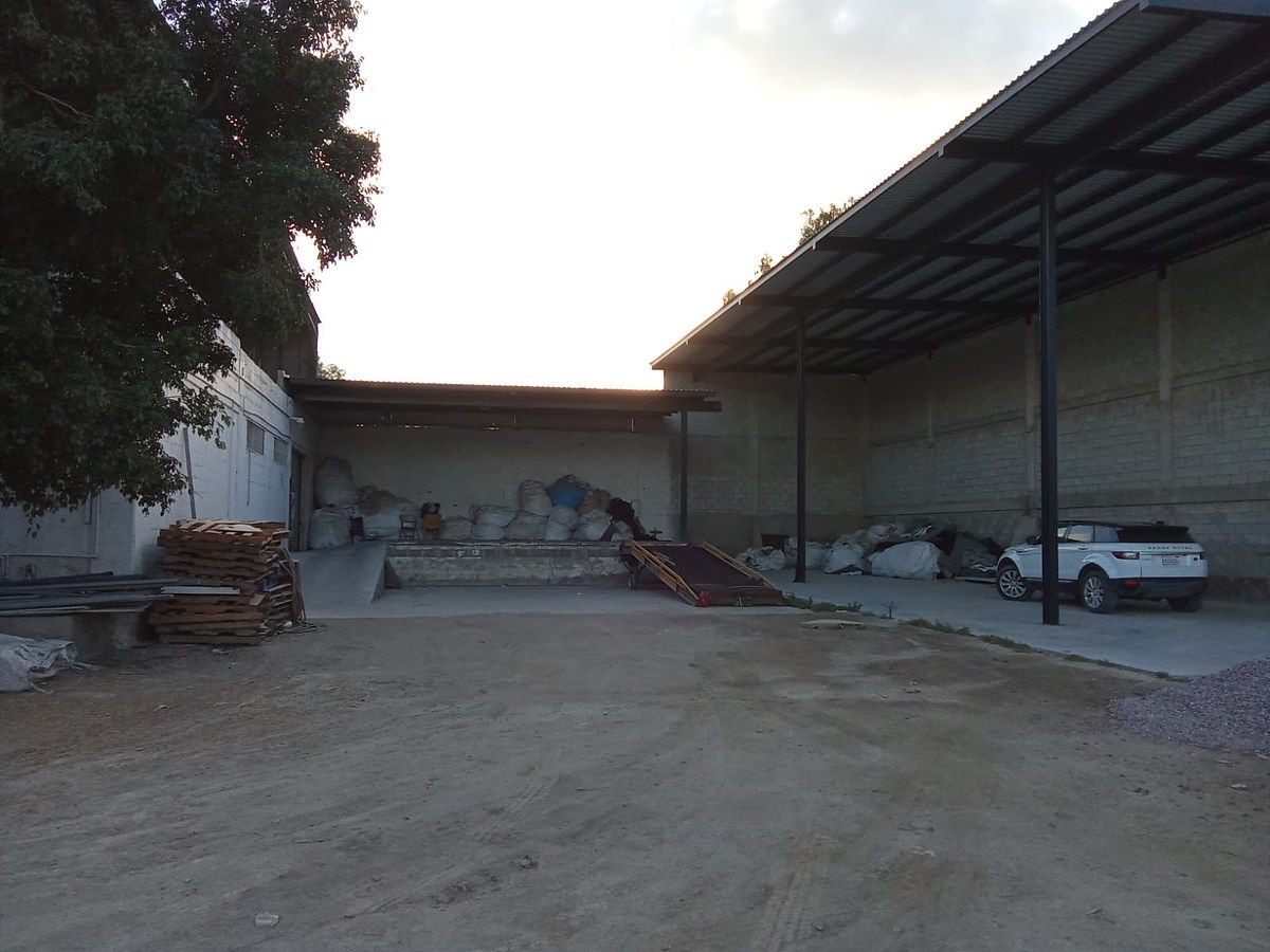 Rampa y acceso trasero bodega, foto 6 de 11