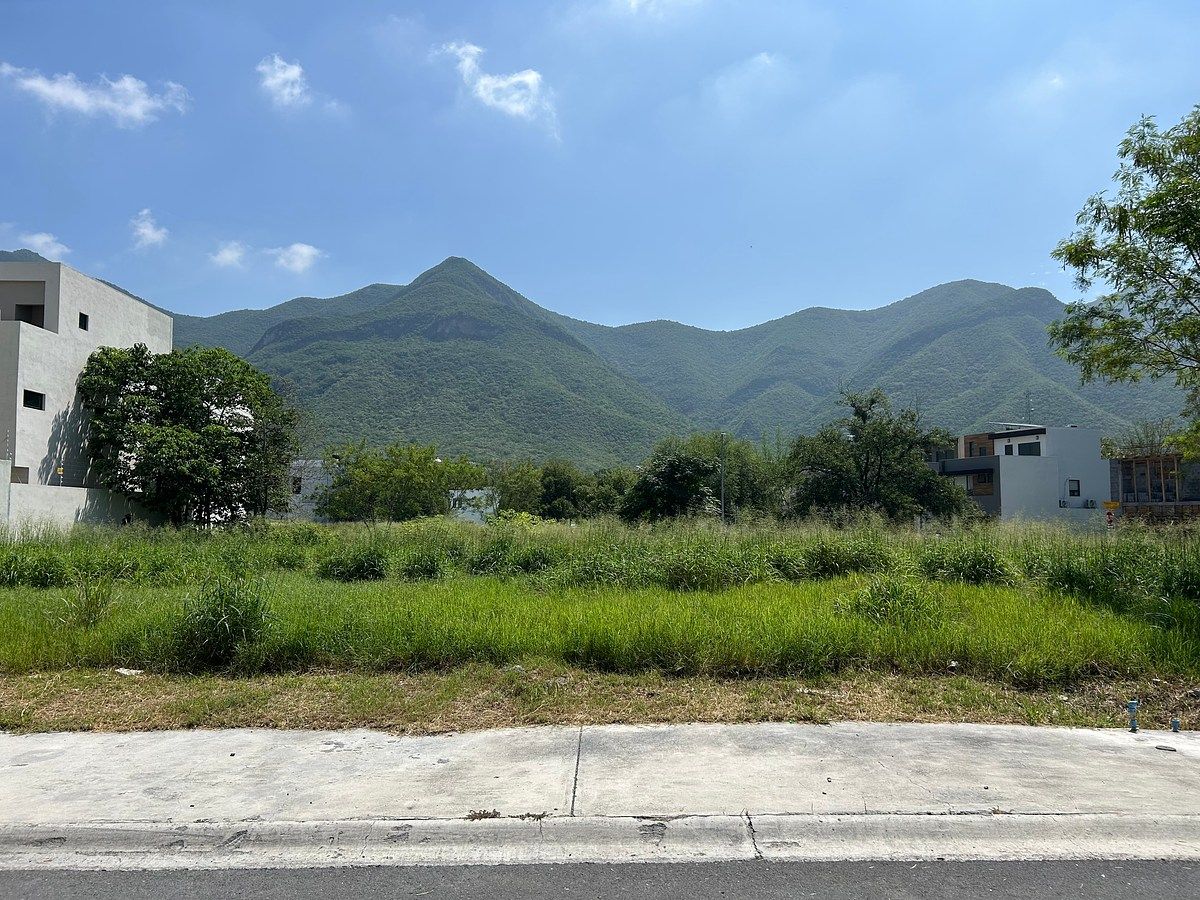 Terreno à Venda na Estrada Nacional, foto 1 de 5