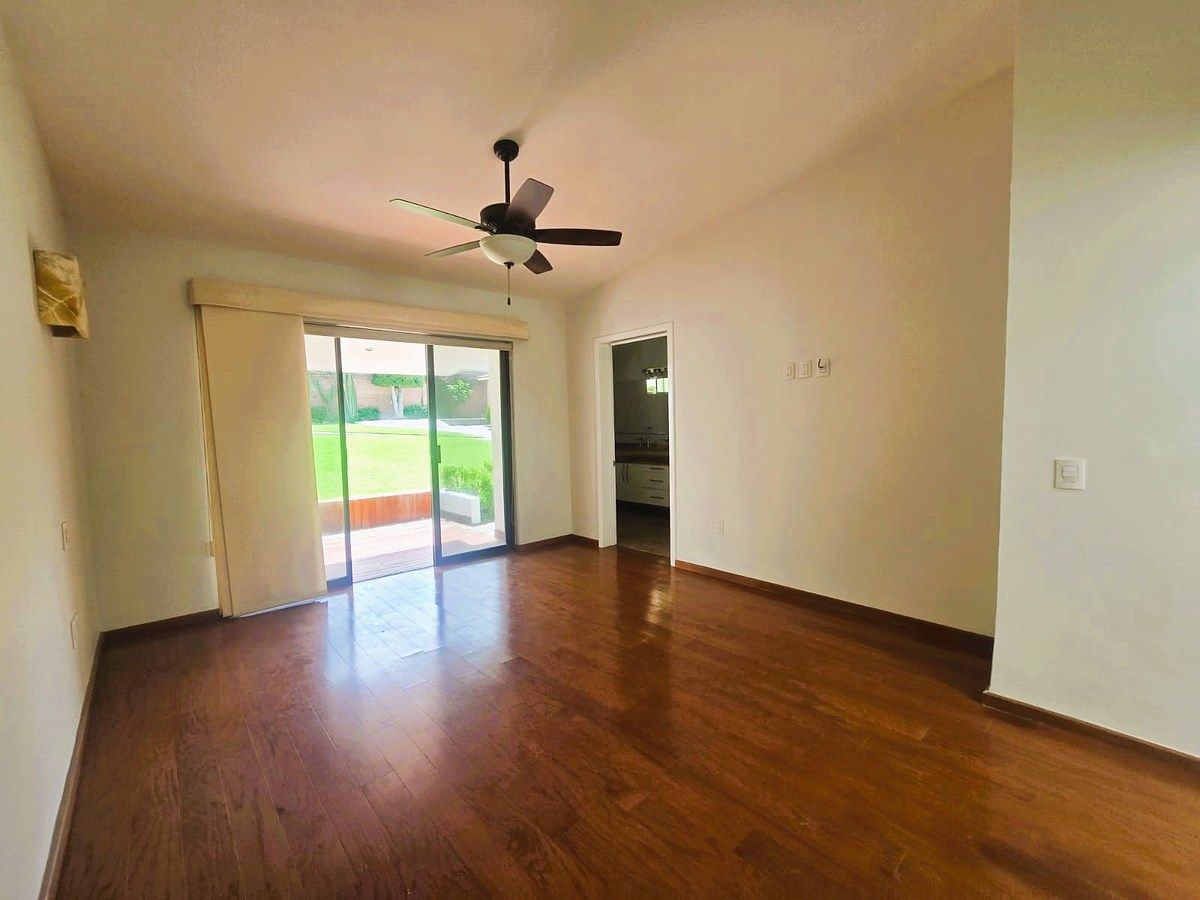 Casa em Fraccionamiento Villas del Mesón, Querétaro, foto 2 de 35