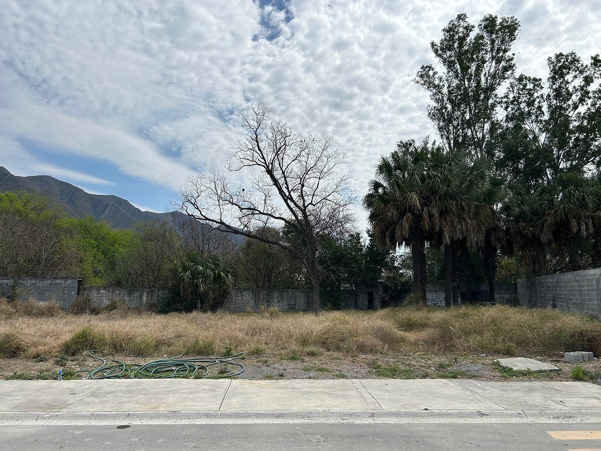 Terreno à Venda na Estrada Nacional, foto 1 de 4