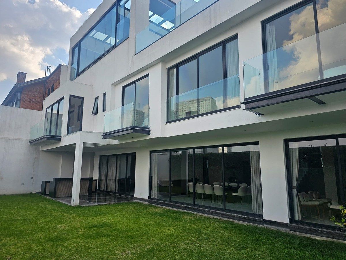 Incrível casa para alugar em rua fechada em Bosques de Las Lomas, foto 1 de 27