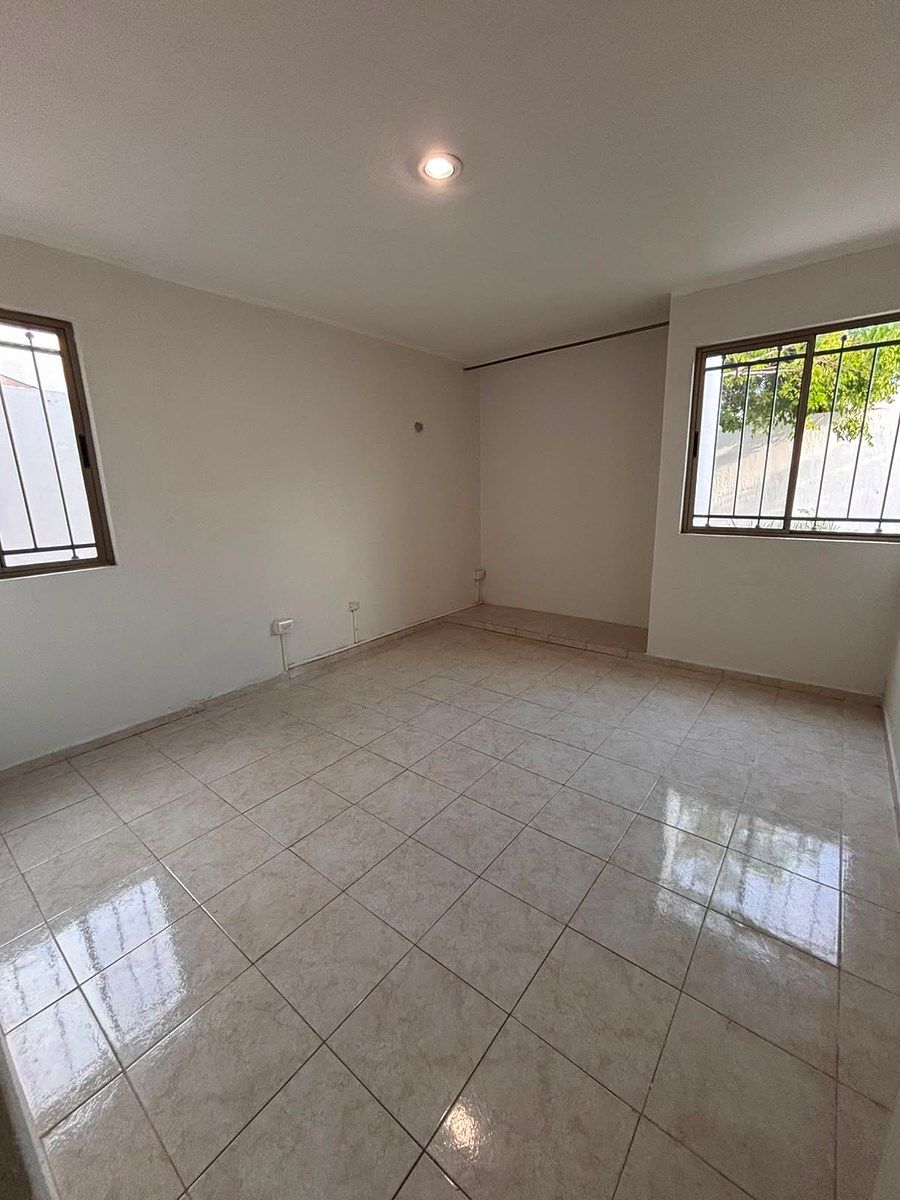Habitación planta baja, foto 7 de 19