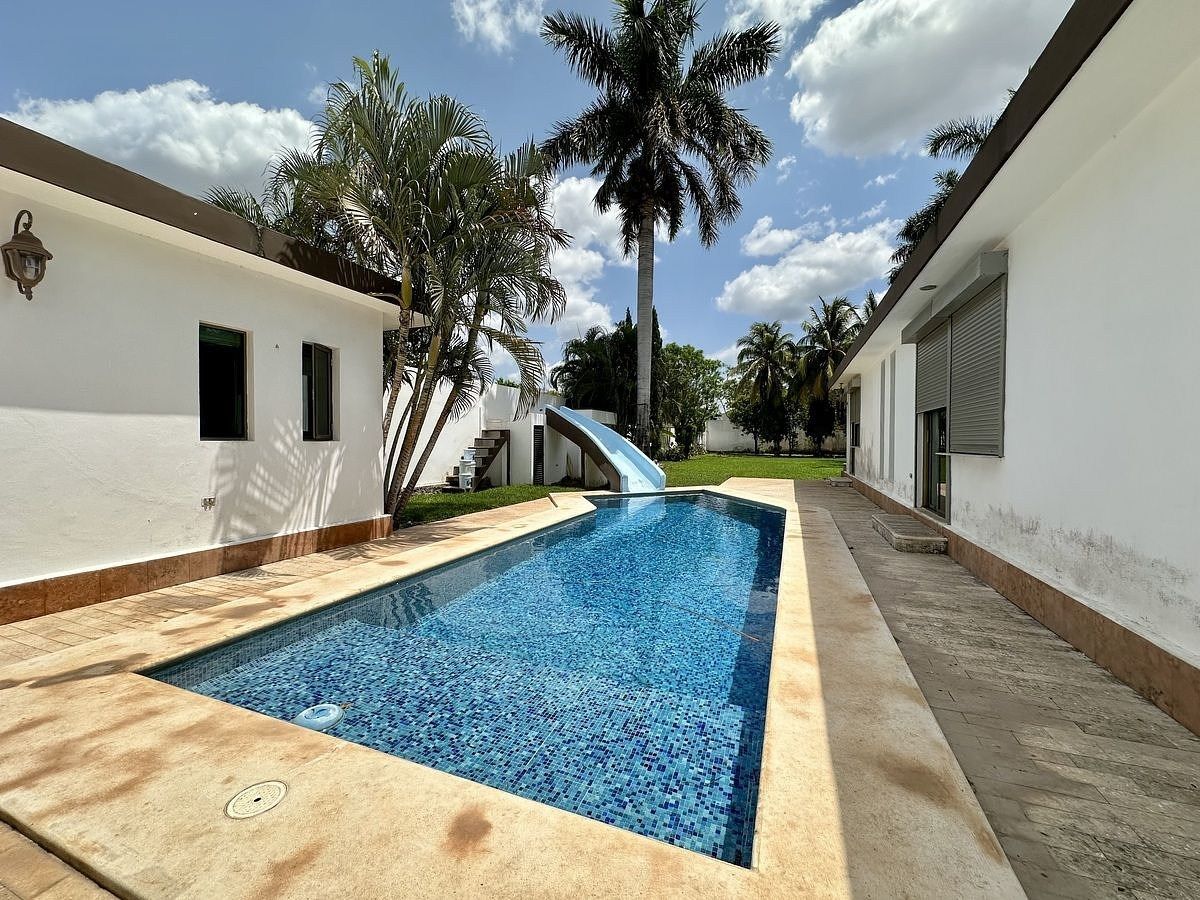 Single-story house with solar panels for sale in Cholul, Mérida, Yucatán., photo 1 of 36