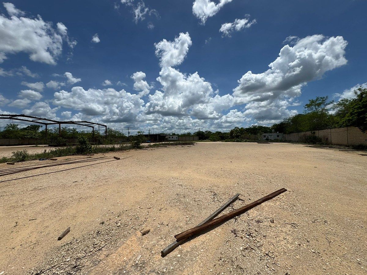 Terreno comercial con doble acceso en Dzununucán, Mérida, foto 1 de 12