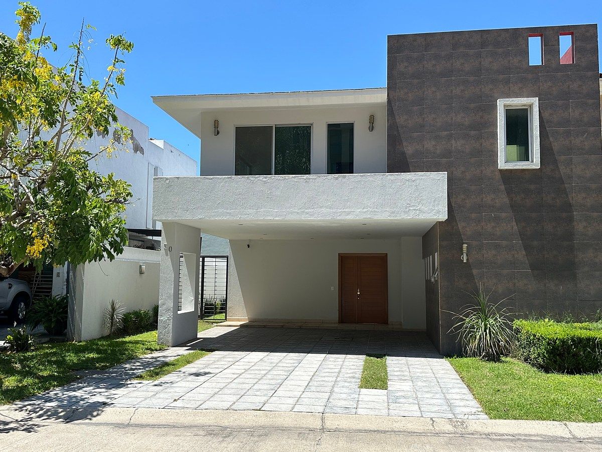 Casa en renta en santa catalina, foto 1 de 13