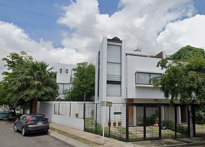 Casa en Renta en Villa de los Belenes frente a parque, foto 1 de 28