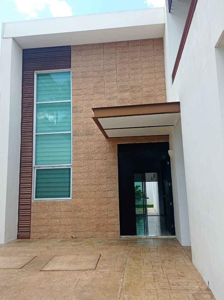 CASA À VENDA OU ALUGUEL LOCALIZADA DENTRO DA PRIVADA AV. YUCATÁN MÉRIDA, foto 1 de 27