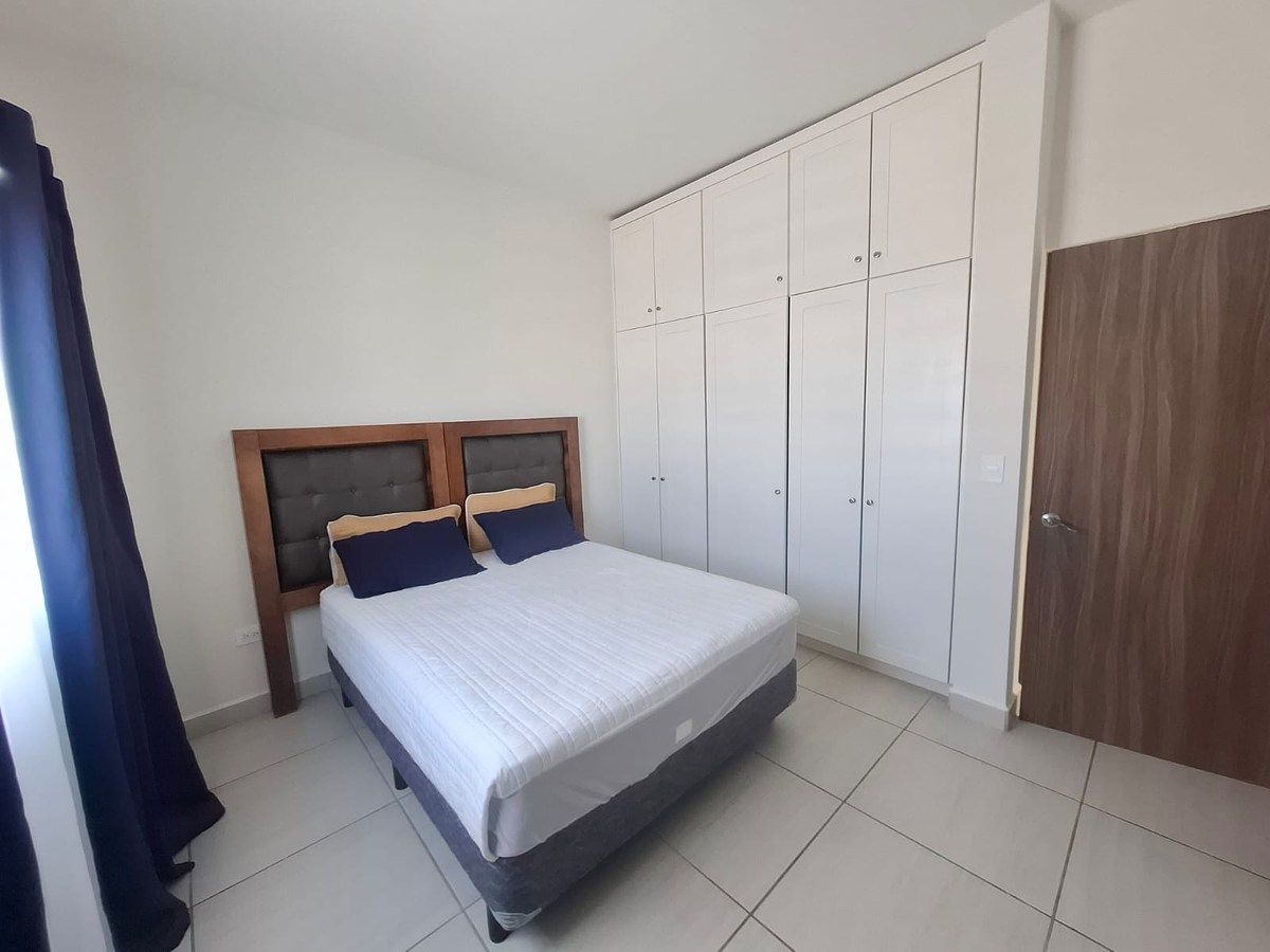 Rec. Principal: Cama Queen Size y closet de cedro, foto 33 de 45