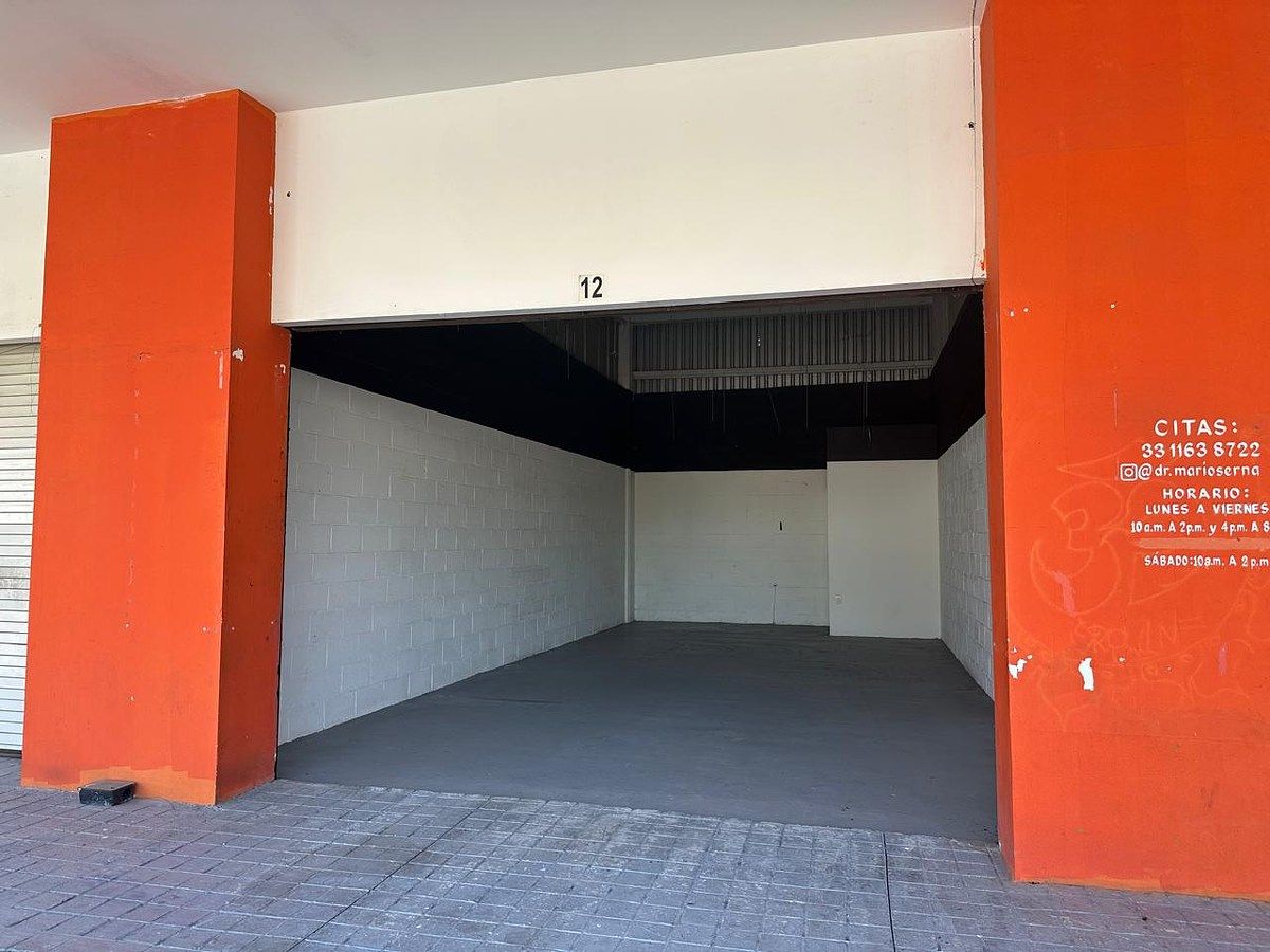 Local en centro comercial en San Pedro, Tlaquepaque, foto 2 de 16