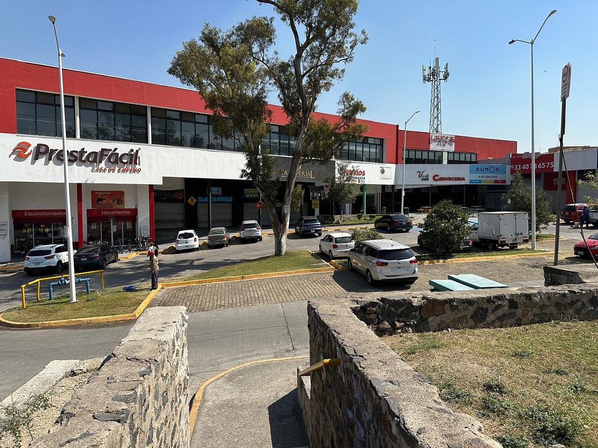 Local en centro comercial en San Pedro, Tlaquepaque, foto 12 de 16
