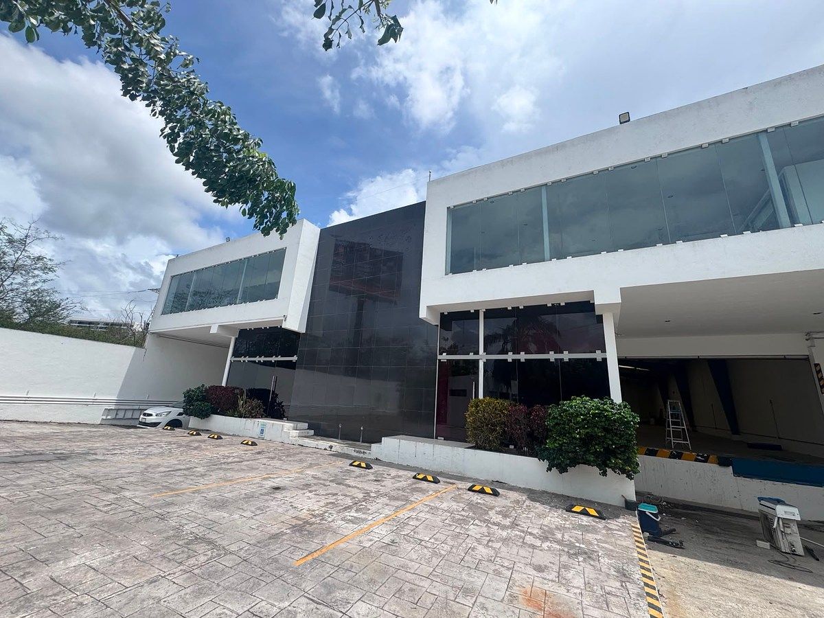 BODEGA COMERCIAL SOBRE EL PERIFPERICO NORTE  DE 1500M2, foto 1 de 6