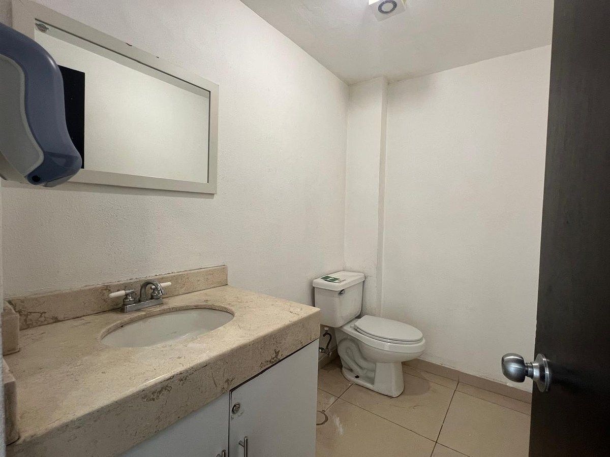 Local comercial en Milenio III, Querétaro, foto 12 de 13