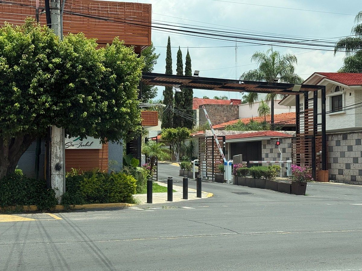 Casa à Venda em "Santa Isabel", foto 1 de 45