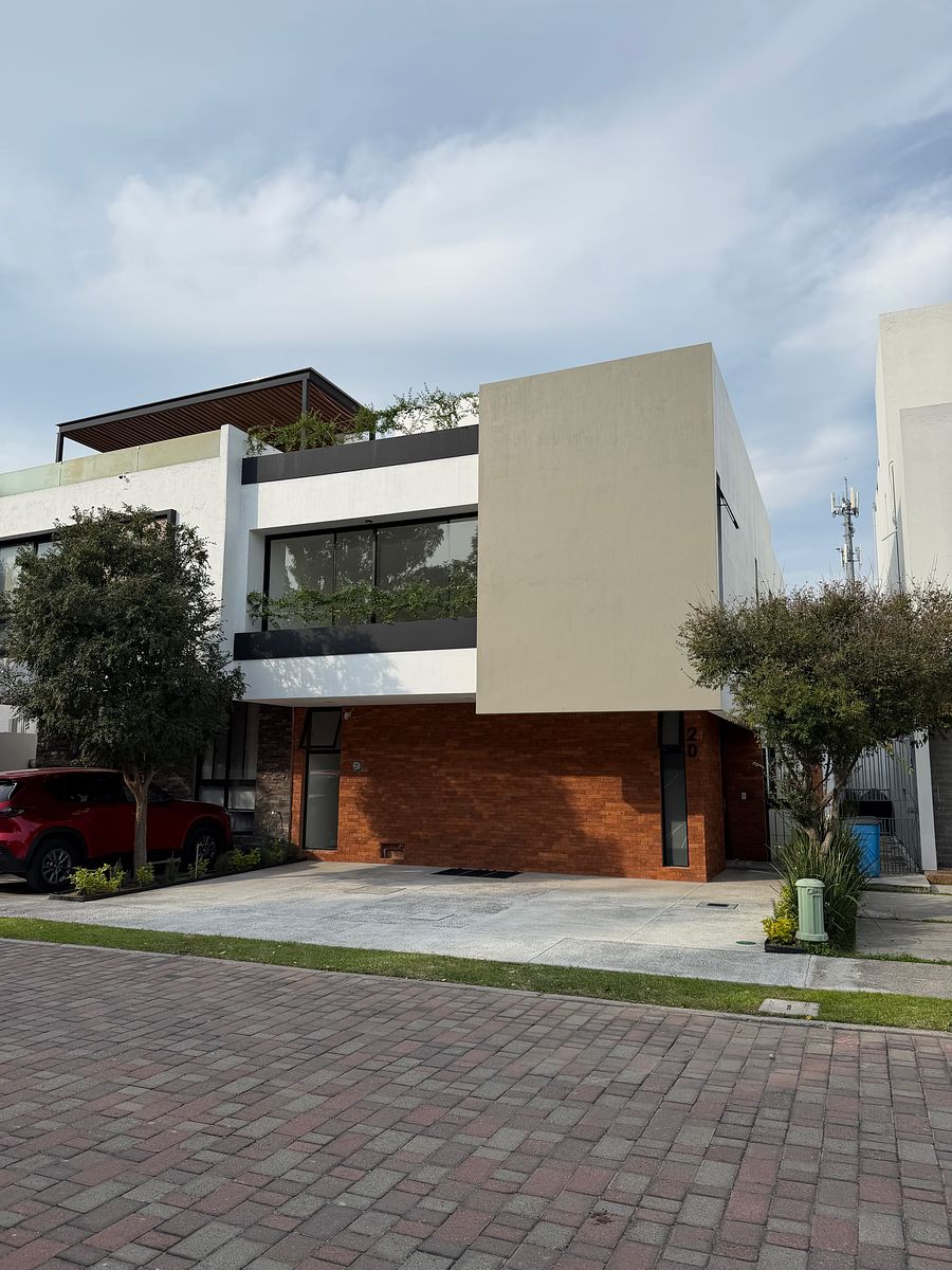 House for sale in Bosques Vallarta, Amate subdivision, photo 1 of 18