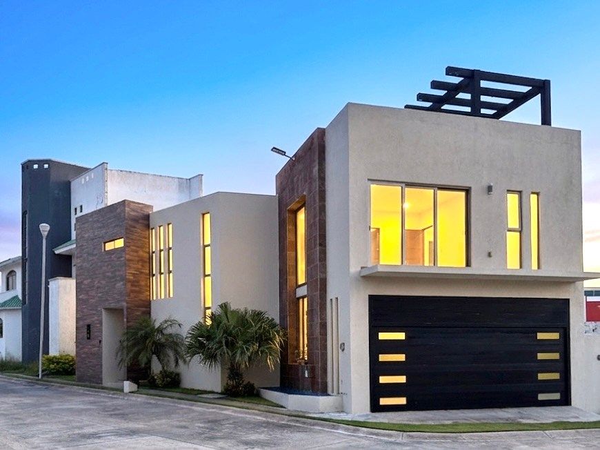 Esquina 200 m2 de terreno, esquina excelente mantenimiento