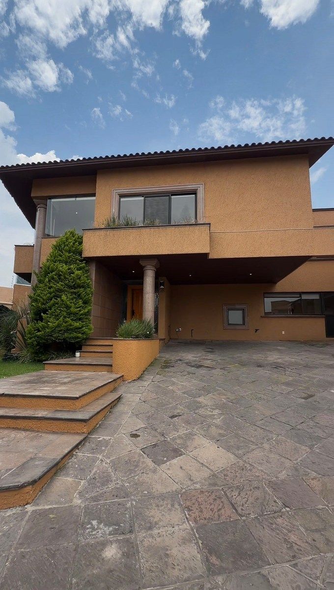 Residencia en renta con amplio jardín dentro de exclusivo condominio, foto 1 de 31