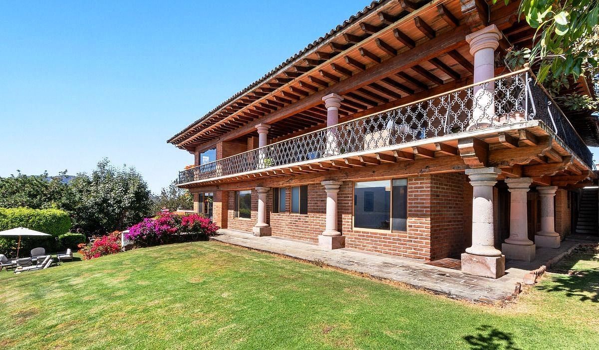 EL ESCONDRIJO, LA PEÑA, Valle de Bravo. Espectacular casa en fraccionamiento, foto 1 de 33