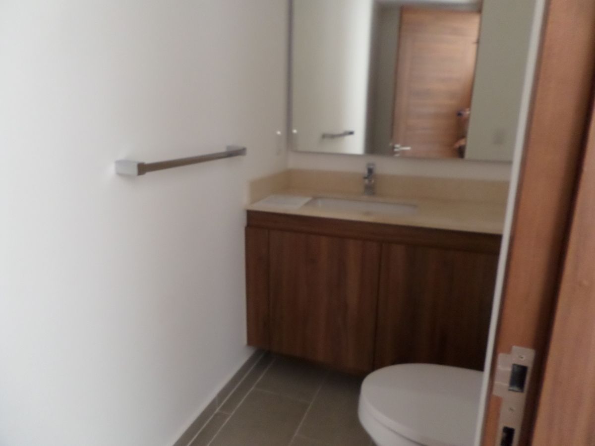 1/2 baño de visitas, foto 6 de 35
