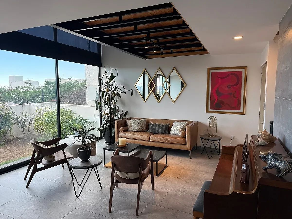 Casa de Autor en venta Zibata, foto 1 de 14