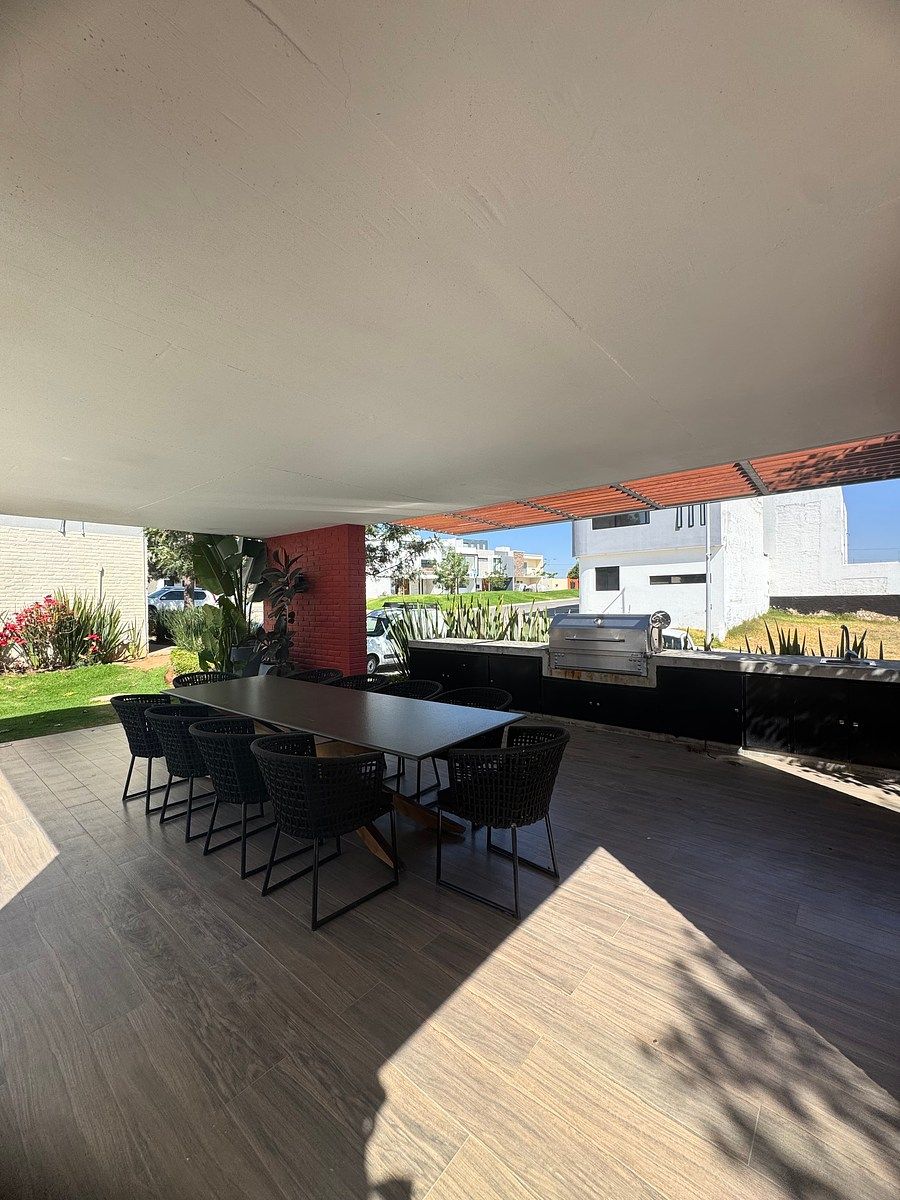 NEW HOUSE NORTH CAPITAL - PONTEVEDRA, photo 1 of 20